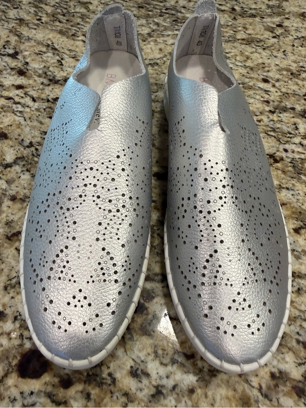 Bernie Mev. silver leather slip on comfort shoes sneakers white sole SZ 40